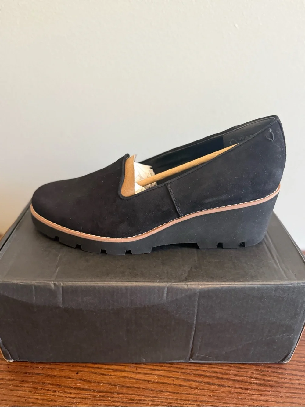 Vionic willa Black Suede Wedge Loafer new